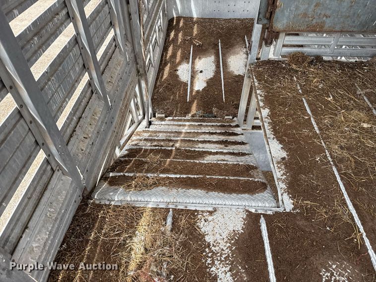 image for item DZ8748 1978 Wilson livestock trailer