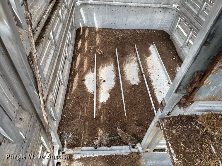 image for item DZ8748 1978 Wilson livestock trailer