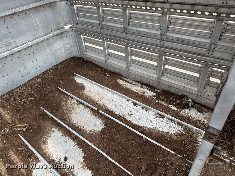 image for item DZ8748 1978 Wilson livestock trailer