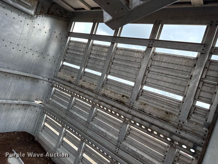 image for item DZ8748 1978 Wilson livestock trailer