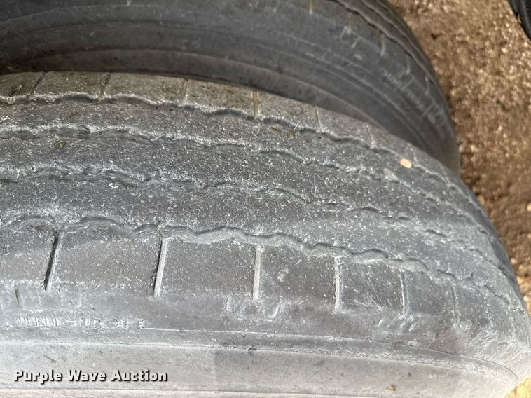 image for item DZ8748 1978 Wilson livestock trailer