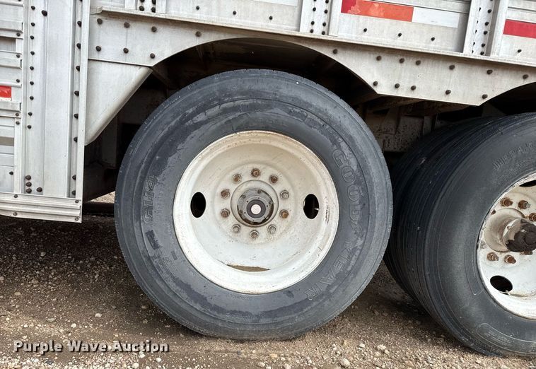 image for item DZ8748 1978 Wilson livestock trailer