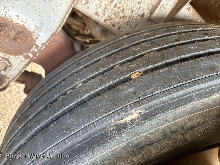 image for item DZ8748 1978 Wilson livestock trailer