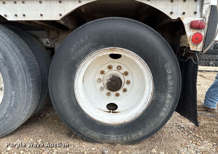 image for item DZ8748 1978 Wilson livestock trailer