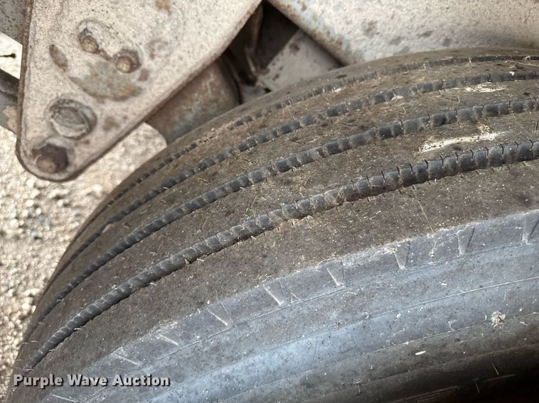 image for item DZ8748 1978 Wilson livestock trailer