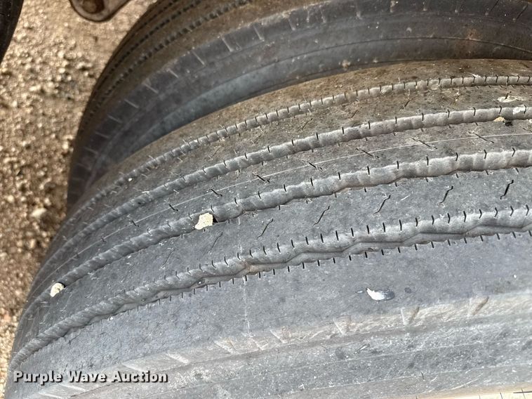 image for item DZ8748 1978 Wilson livestock trailer