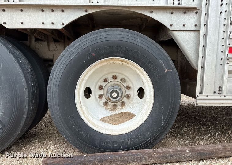 image for item DZ8748 1978 Wilson livestock trailer