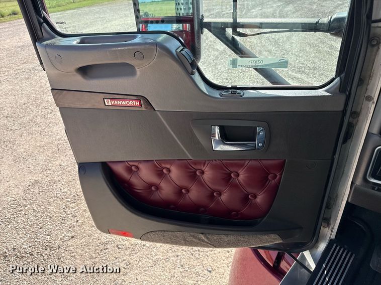 image for item DZ8771 2016 Kenworth T660 semi truck