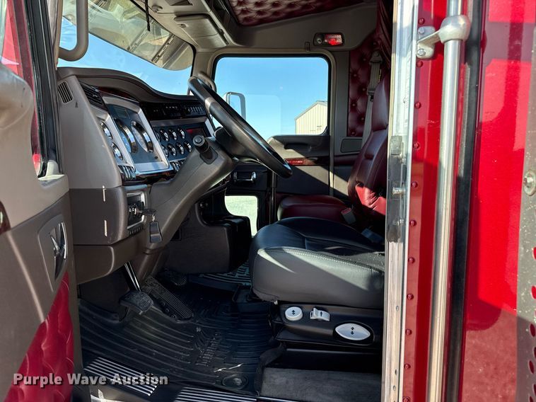 image for item DZ8771 2016 Kenworth T660 semi truck