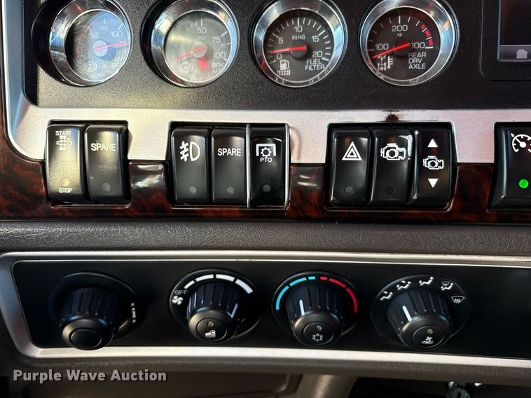 image for item DZ8771 2016 Kenworth T660 semi truck