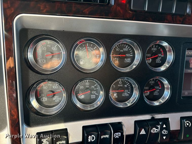 image for item DZ8771 2016 Kenworth T660 semi truck