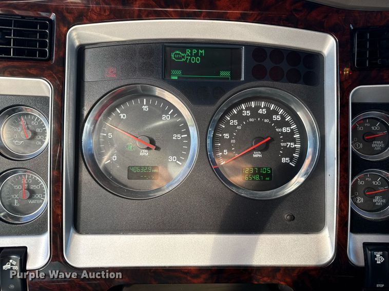 image for item DZ8771 2016 Kenworth T660 semi truck