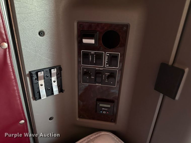 image for item DZ8771 2016 Kenworth T660 semi truck