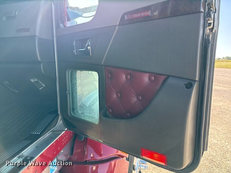 image for item DZ8771 2016 Kenworth T660 semi truck