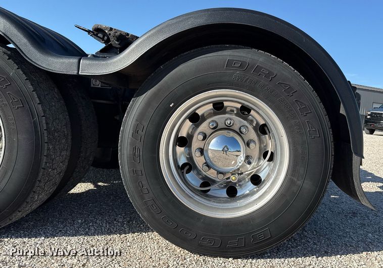 image for item DZ8771 2016 Kenworth T660 semi truck