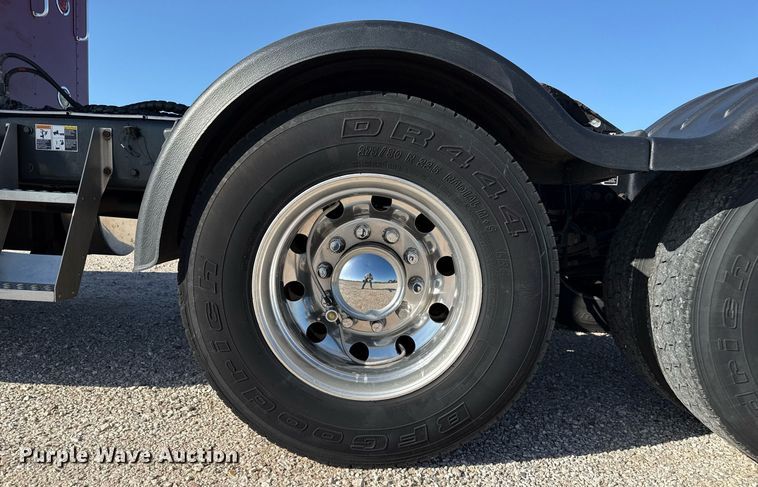 image for item DZ8771 2016 Kenworth T660 semi truck