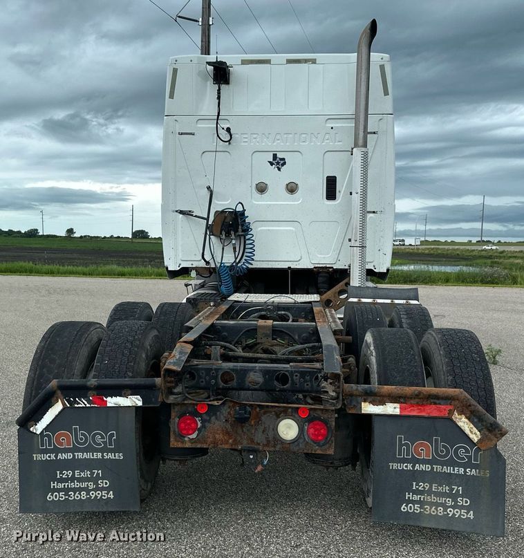 image for item EB2797 2010 International Prostar truck cab and chassis