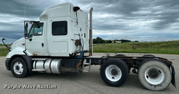 image for item EB2797 2010 International Prostar truck cab and chassis