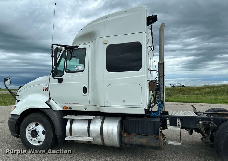 image for item EB2797 2010 International Prostar truck cab and chassis