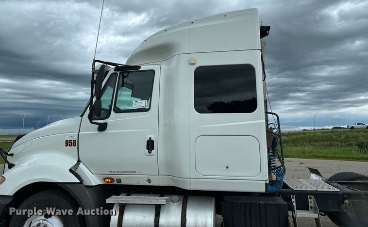 image for item EB2797 2010 International Prostar truck cab and chassis