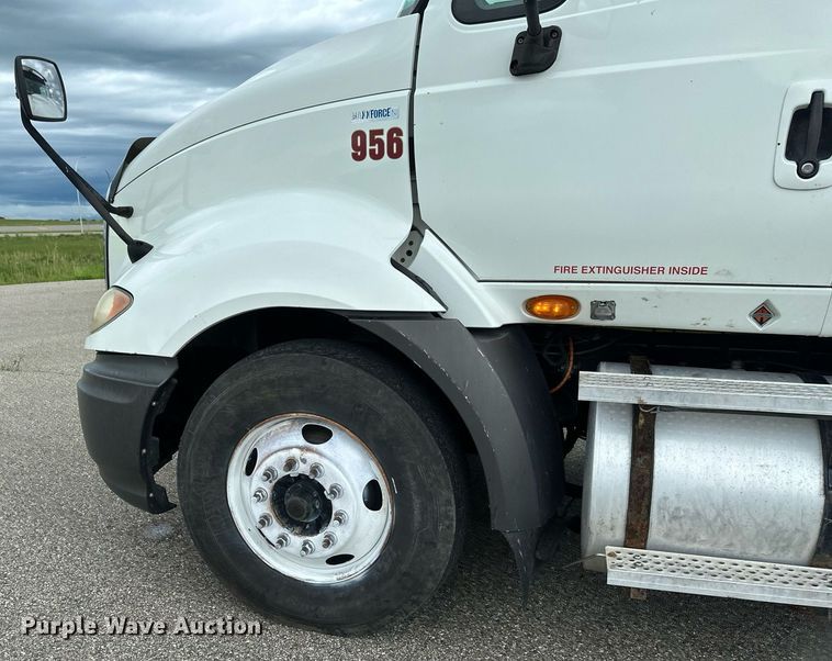 image for item EB2797 2010 International Prostar truck cab and chassis