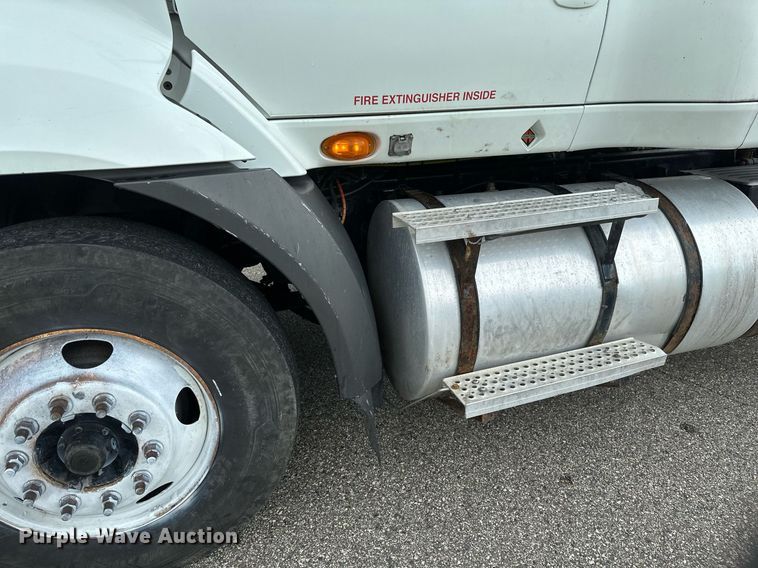 image for item EB2797 2010 International Prostar truck cab and chassis