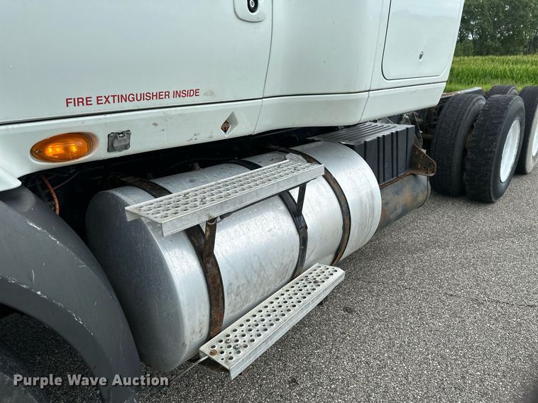 image for item EB2797 2010 International Prostar truck cab and chassis