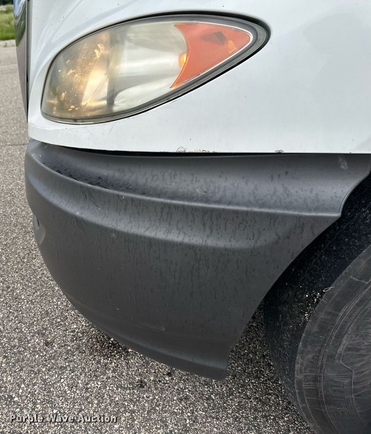 image for item EB2797 2010 International Prostar truck cab and chassis