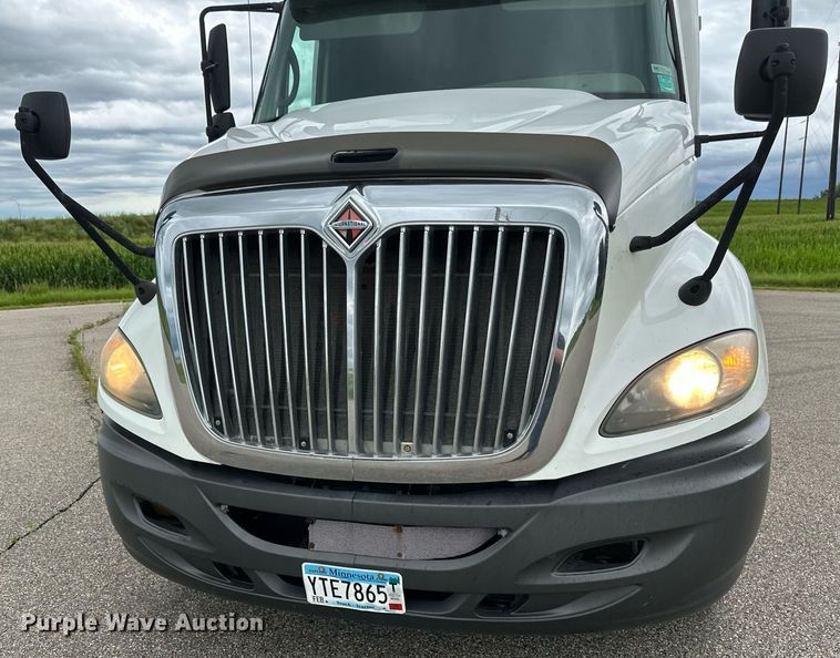 image for item EB2797 2010 International Prostar truck cab and chassis