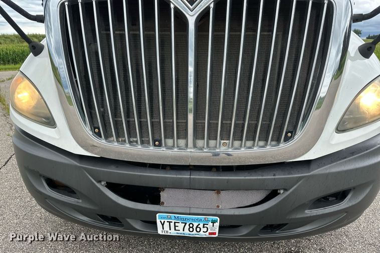 image for item EB2797 2010 International Prostar truck cab and chassis