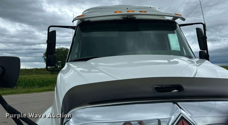 image for item EB2797 2010 International Prostar truck cab and chassis