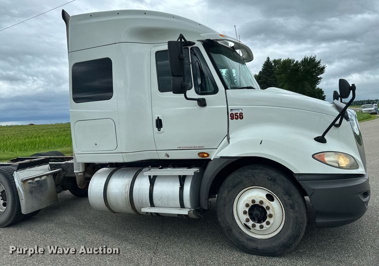 image for item EB2797 2010 International Prostar truck cab and chassis