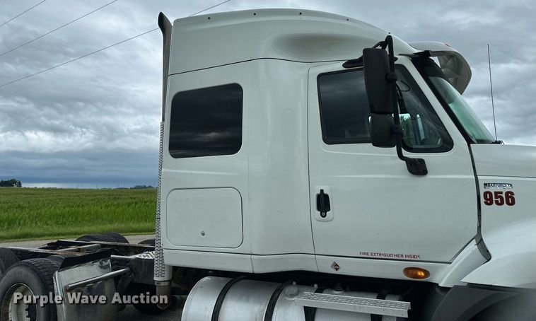 image for item EB2797 2010 International Prostar truck cab and chassis