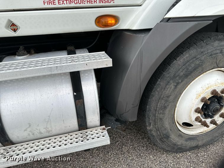 image for item EB2797 2010 International Prostar truck cab and chassis