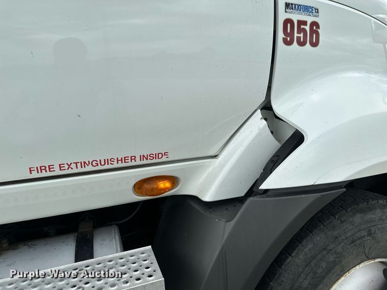 image for item EB2797 2010 International Prostar truck cab and chassis