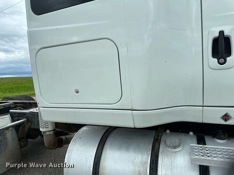 image for item EB2797 2010 International Prostar truck cab and chassis