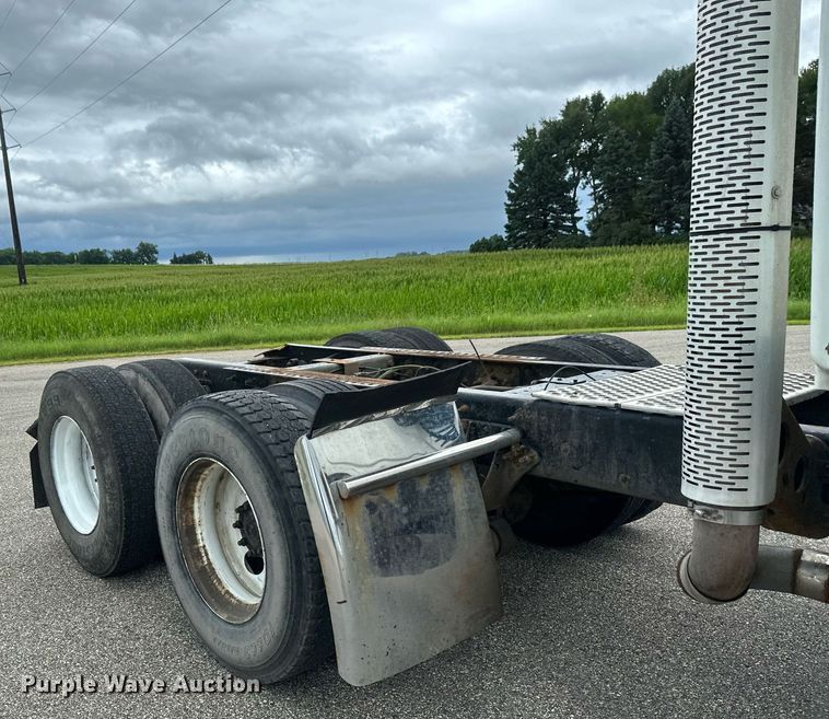 image for item EB2797 2010 International Prostar truck cab and chassis