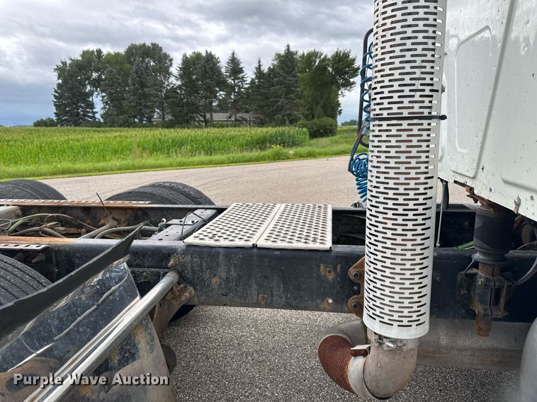 image for item EB2797 2010 International Prostar truck cab and chassis