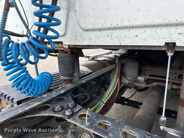 image for item EB2797 2010 International Prostar truck cab and chassis