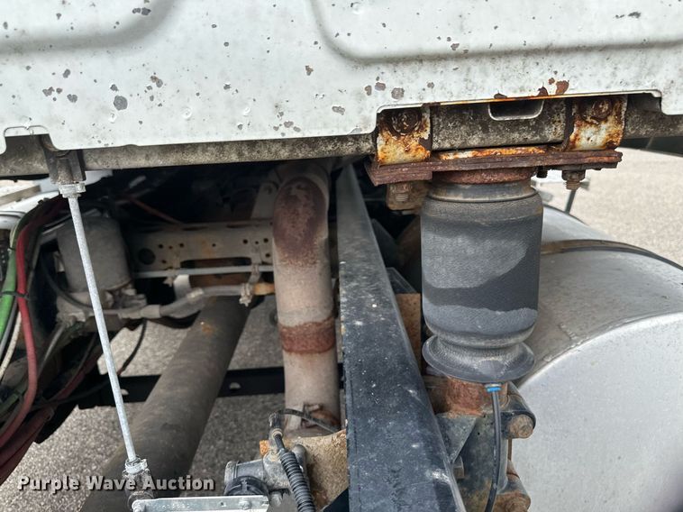 image for item EB2797 2010 International Prostar truck cab and chassis