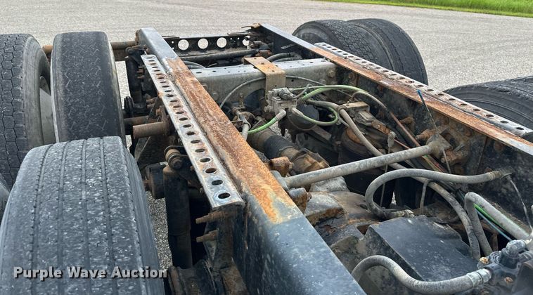 image for item EB2797 2010 International Prostar truck cab and chassis