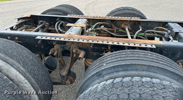 image for item EB2797 2010 International Prostar truck cab and chassis