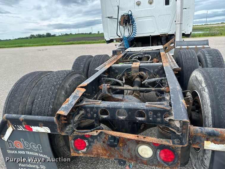 image for item EB2797 2010 International Prostar truck cab and chassis