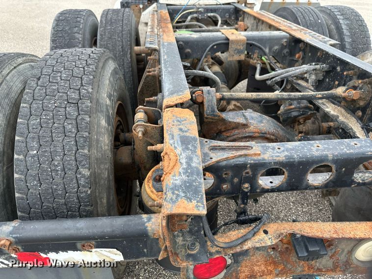 image for item EB2797 2010 International Prostar truck cab and chassis