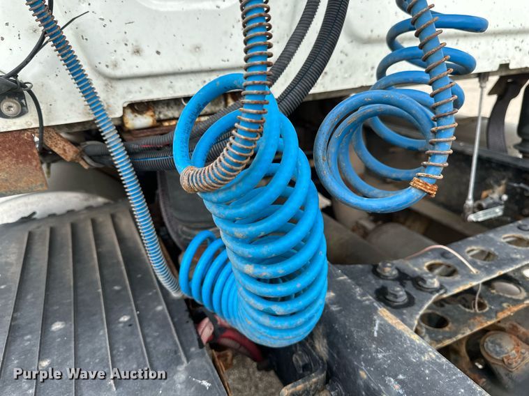 image for item EB2797 2010 International Prostar truck cab and chassis