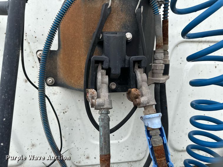 image for item EB2797 2010 International Prostar truck cab and chassis