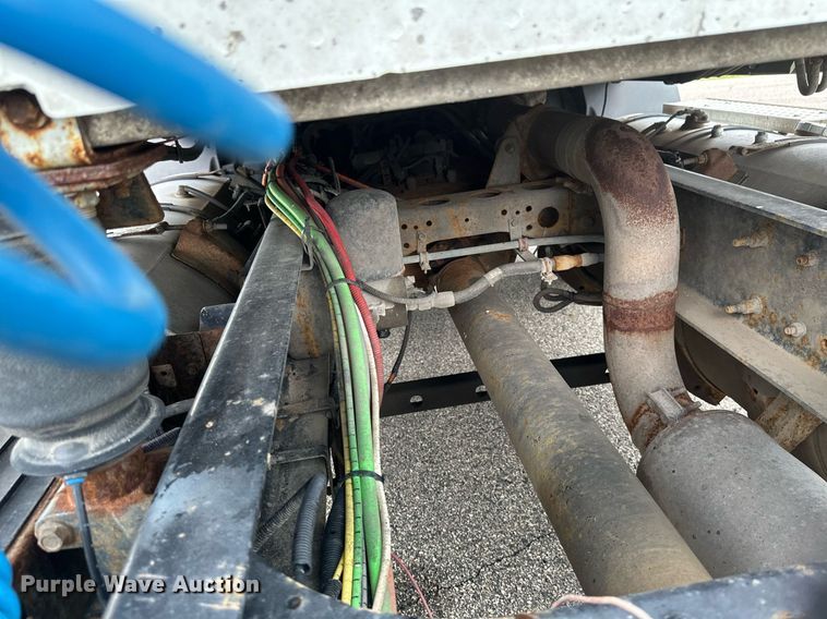 image for item EB2797 2010 International Prostar truck cab and chassis