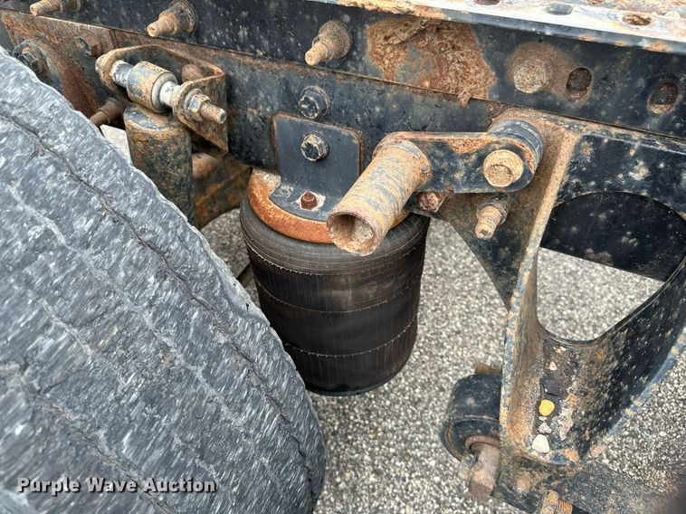 image for item EB2797 2010 International Prostar truck cab and chassis