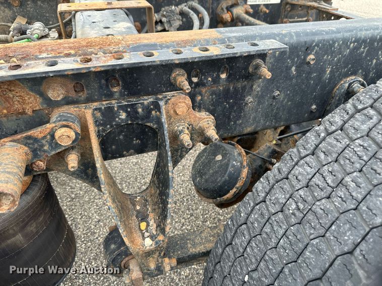 image for item EB2797 2010 International Prostar truck cab and chassis