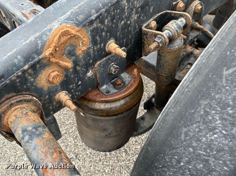 image for item EB2797 2010 International Prostar truck cab and chassis